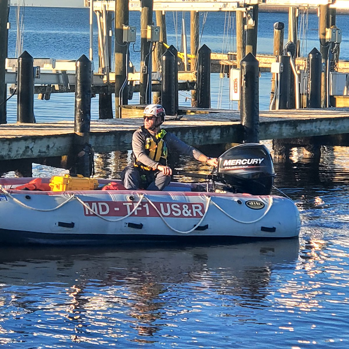 mcfrsPIO's tweet image. (10/8) @fema @mcfrs Maryland Task Force (MD-TF1) IAO Pine Island, #LeeCountyFL this morning's water operation on the NW waters of Pine Island. (US&amp;amp;R Boat crews working w/local, state resources in heavily damaged area (overturned boats) to ensure accountability of all FL residents