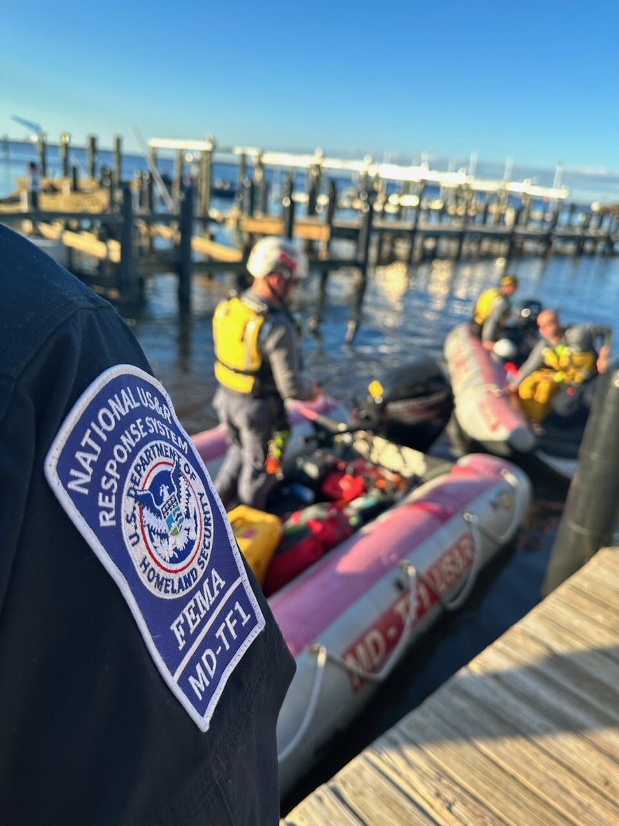 mcfrsPIO's tweet image. (10/8) @fema @mcfrs Maryland Task Force (MD-TF1) IAO Pine Island, #LeeCountyFL this morning's water operation on the NW waters of Pine Island. (US&amp;amp;R Boat crews working w/local, state resources in heavily damaged area (overturned boats) to ensure accountability of all FL residents