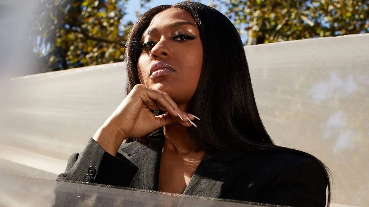 BuzzingPop's tweet photo. Patti Labelle reveals to @CBSMornings that Mariah Carey and Jazmine Sullivan will be featured on her next studio album. https://t.co/jWtcWLVKBu
