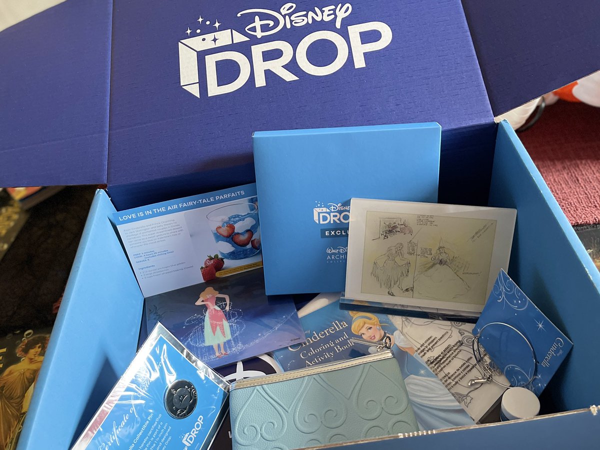 RealMFrancis's tweet photo. Who doesnโt love free stuff! Lol! #disneydrop #disneyplus #merch https://t.co/Lo7KCZXXHE