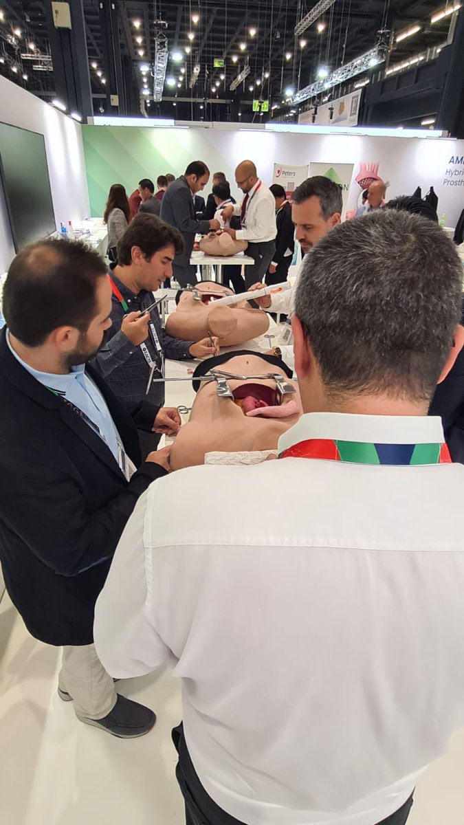 Honored training peers during a Frozen Elephant Trunk dry lab at EACTS annual meeting in Milano! ⁦<a href="/EACTS/">EACTS</a>⁩ ⁦<a href="/ArtivionInc/">Artivion</a>⁩