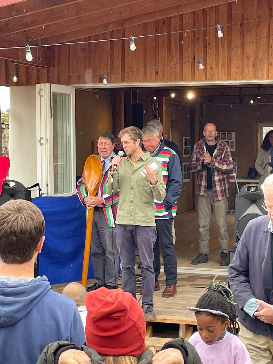 Fantastic to see loads of folk at the launch of the Bridgend Wooden Spoon Bothy, enabled by @ScotEcoDesign for @BridgendFarmhse this afternoon. Really well done to Will, Simon, Ros and all the volunteer builders for the bothy and the surrounding play area, looks magnificent!