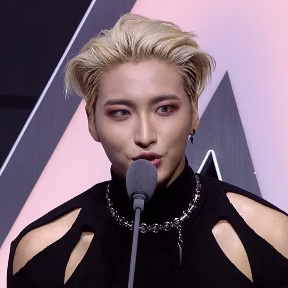 ELİM AYAĞIM TİTRİYOR BAK