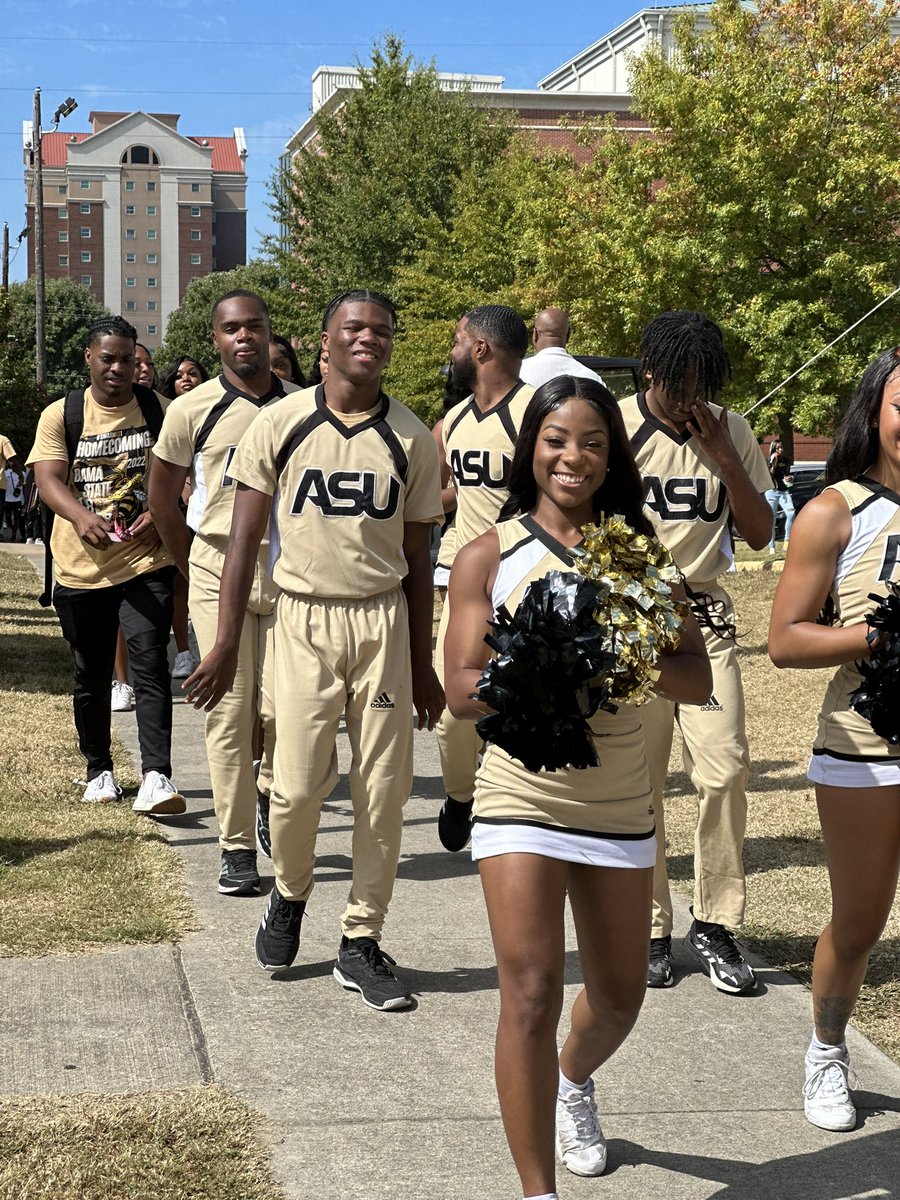 ERMk72's tweet photo. Hornet walk! #Swarmas1 @BamaStateFB @BamaStateCheer @BamaStateSports https://t.co/9SfvsHShdh