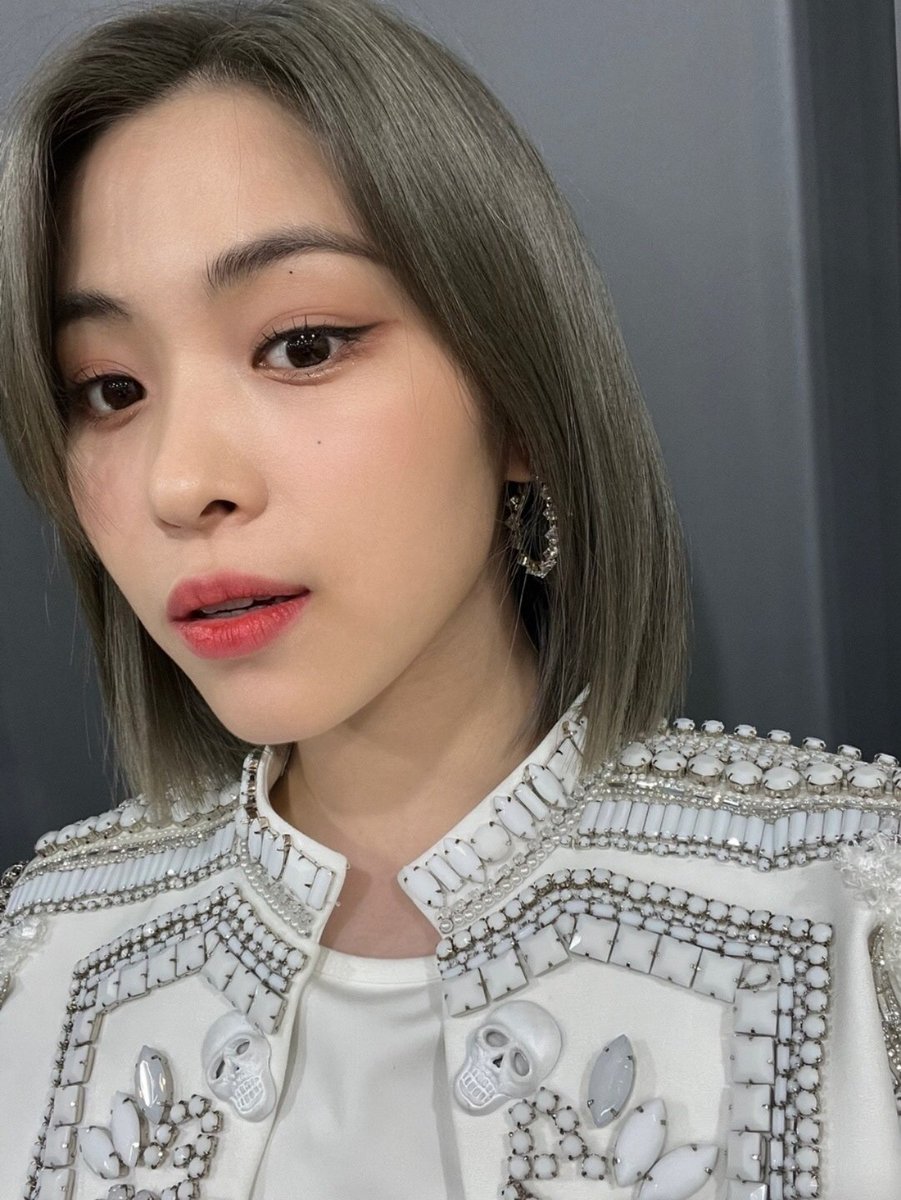 archiveryujin tweet picture