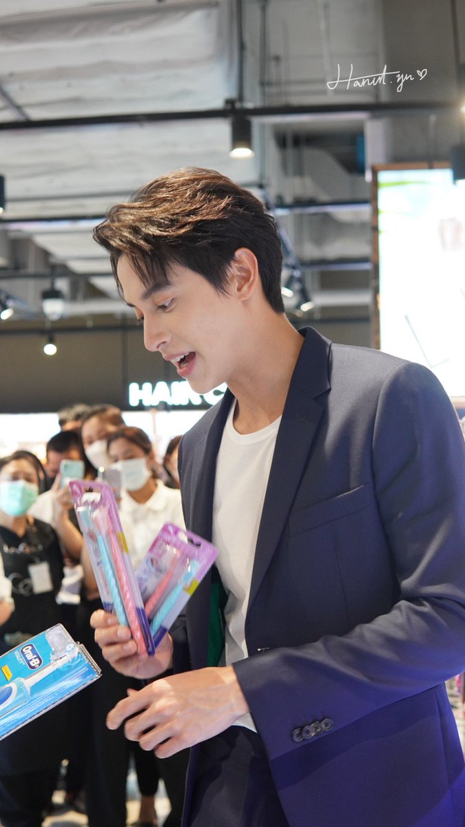 JamesJiFC's tweet photo. ภาพที่ 1 คือ HQ จากภาพหน้ากล้องนะคะ
221008 | OralB James Jirayu 🪥
@Jirayu_jj หล่อตะโกน 🥹🤍
#เจมส์จิ #เจมส์จิรายุ
#jirayu_jj
#OralBxJamesJi #OralB
#Topsthailand #Topsmarket
Cr.@Haneul_yn https://t.co/CqMeEgWqAs