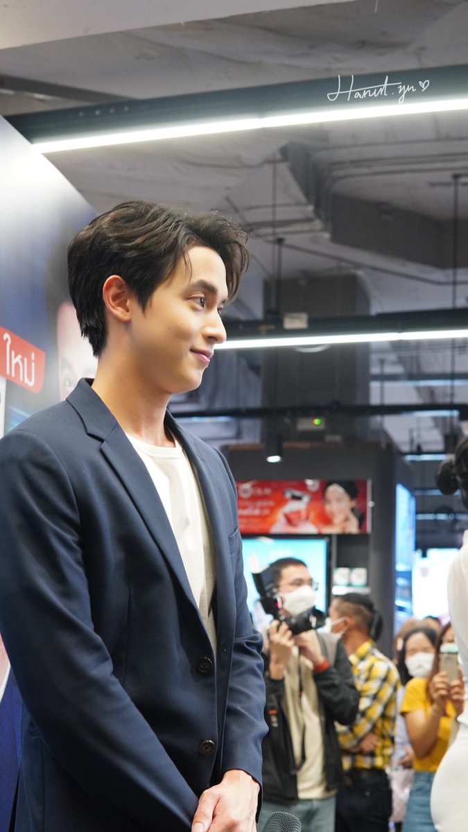 JamesJiFC's tweet photo. 221008 | OralB James Jirayu
🪥
@Jirayu_jj หล่อตะโกน 🥹🤍
#เจมส์จิ #เจมส์จิรายุ
#jirayu_jj
#OralBxJamesJi #OralB
#Topsthailand #Topsmarket
Cr.@Haneul_yn https://t.co/Lk5JsG58Le