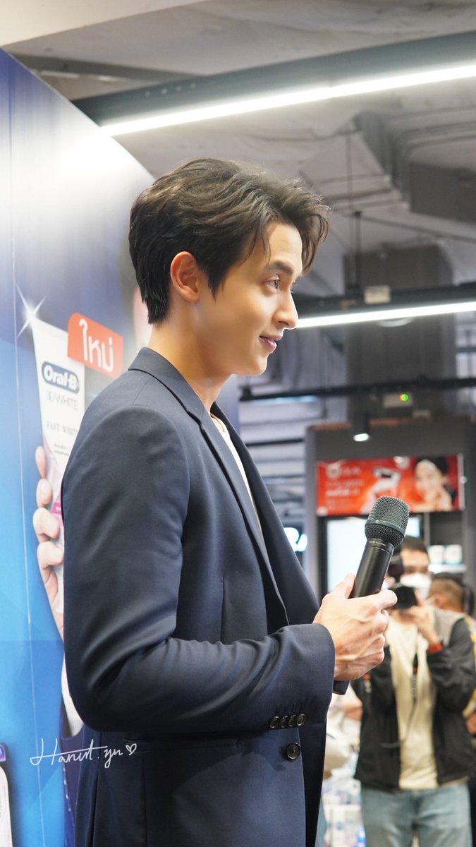 JamesJiFC's tweet photo. 221008 | OralB James Jirayu
🪥
@Jirayu_jj หล่อตะโกน 🥹🤍
#เจมส์จิ #เจมส์จิรายุ
#jirayu_jj
#OralBxJamesJi #OralB
#Topsthailand #Topsmarket
Cr.@Haneul_yn https://t.co/Lk5JsG58Le