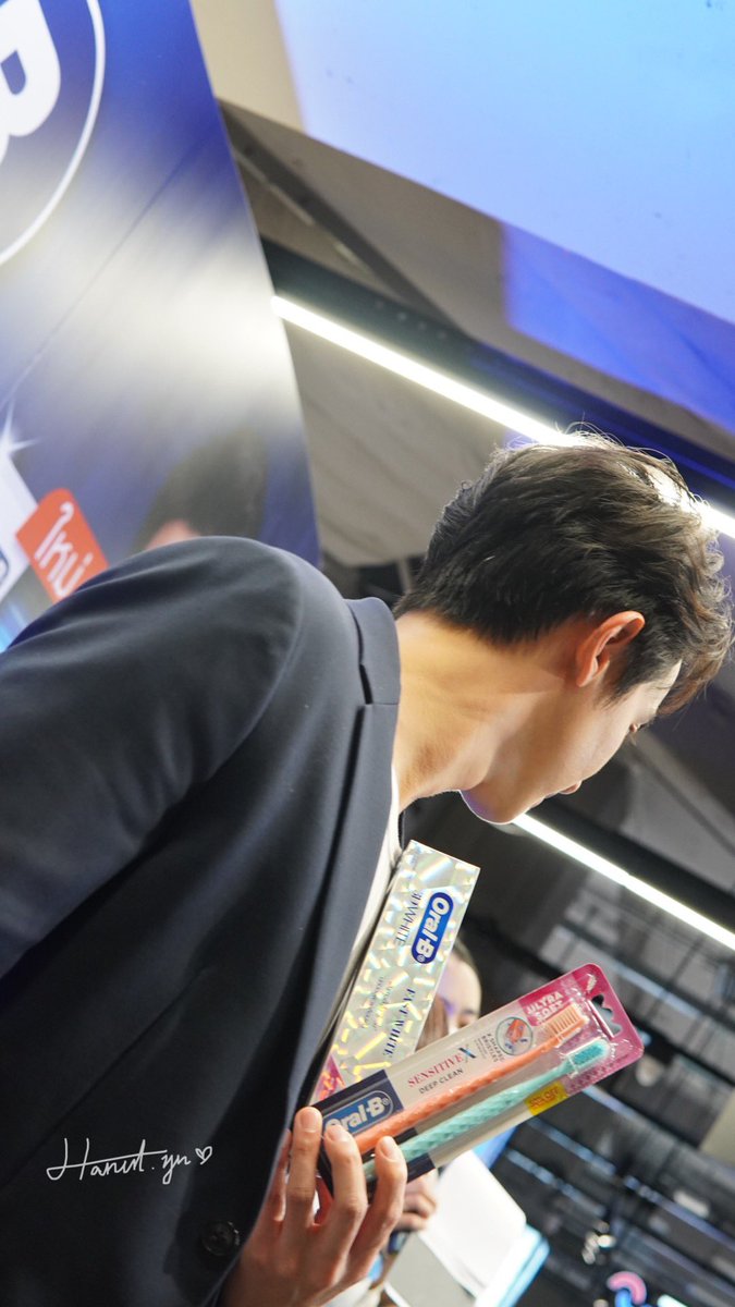 JamesJiFC's tweet photo. 221008 | OralB James Jirayu
🪥
@Jirayu_jj หล่อตะโกน 🥹🤍
#เจมส์จิ #เจมส์จิรายุ
#jirayu_jj
#OralBxJamesJi #OralB
#Topsthailand #Topsmarket
Cr.@Haneul_yn https://t.co/Lk5JsG58Le