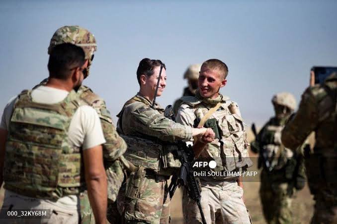 HussamHamoud's tweet photo. Enemies in #Ukraine but friends in #Syria.
Photo was taken recently by @AFP shows greetings between two patrols from #USA and #Russia armies in Al-Qahtaniyah town, NE Syria. https://t.co/g2bsFf9Glz