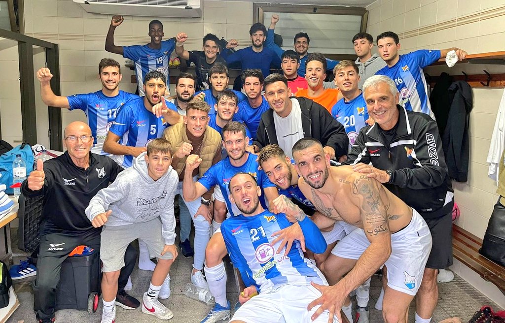 🍍🍍🍍 𝗟𝗮 𝘀𝗲𝗴𝗼𝗻𝗮 𝗮𝗹 𝘀𝗮𝗿𝗿𝗼́!

➕3️⃣ al camp del Bosc de Tosca! Victòria treballada a Les Preses amb gols de Xavi Ferrón, Jam Baldeh i Genís Balaguer per sumar la 2a victòria en 2 jornades. Força Unió! 💙🔥

#BoscToscaFigueres 2-3