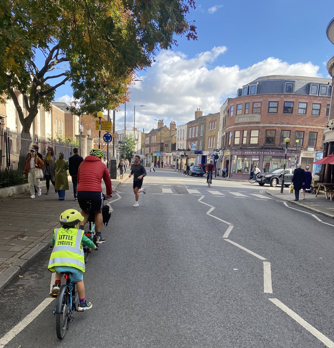 It’s was so lovely to see so many #cyclist, #runners & #walkers out and about in #Stokey today. It’s great to see the new wider pavements on #StokeNewington Church Street getting so much action…the place was buzzing! #LTNs #climatesafestreets #ActiveTravel #Hackney
