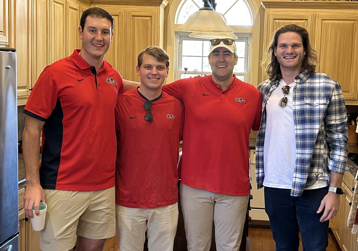 ripjohnson5's tweet photo. Game Day for these former ballers…Lessgo!
⁦@thesam_johnson⁩ ⁦@ParkerHowell14⁩ ⁦@Givens32⁩  ⁦@OleMissFB⁩ ⁦@WKUFootball⁩ https://t.co/xhnPrrQtek