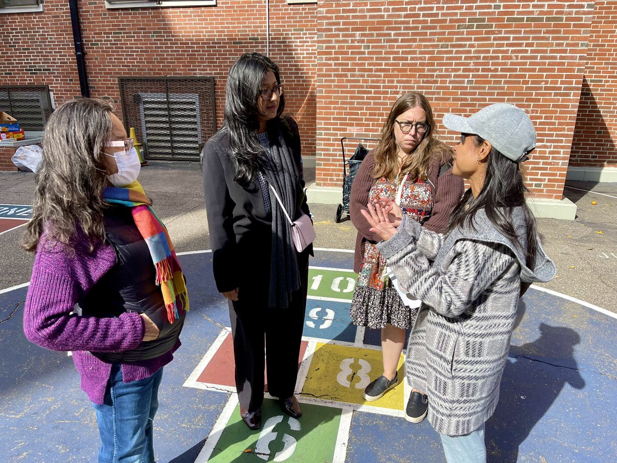 ShahanaFromBK's tweet photo. I joined PS 124 at their clothing drive to support asylum seeker families living at the Rosa Parks and Shirley Chisholm shelters. The school has shown compassion to our newest students and is equipping them with everything they need to succeed. I’m grateful for our partnership. https://t.co/n4D1Dku5vy