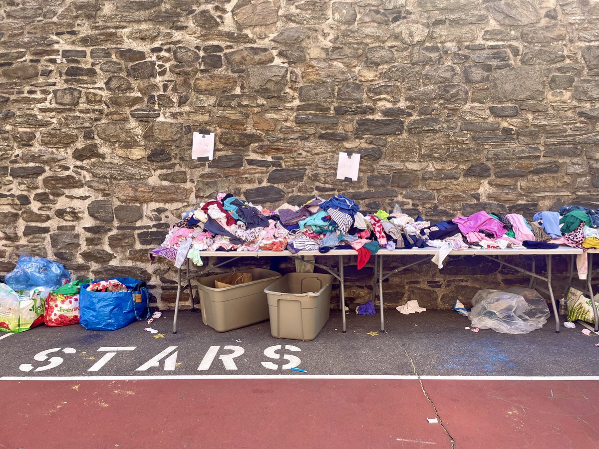 ShahanaFromBK's tweet photo. I joined PS 124 at their clothing drive to support asylum seeker families living at the Rosa Parks and Shirley Chisholm shelters. The school has shown compassion to our newest students and is equipping them with everything they need to succeed. I’m grateful for our partnership. https://t.co/n4D1Dku5vy