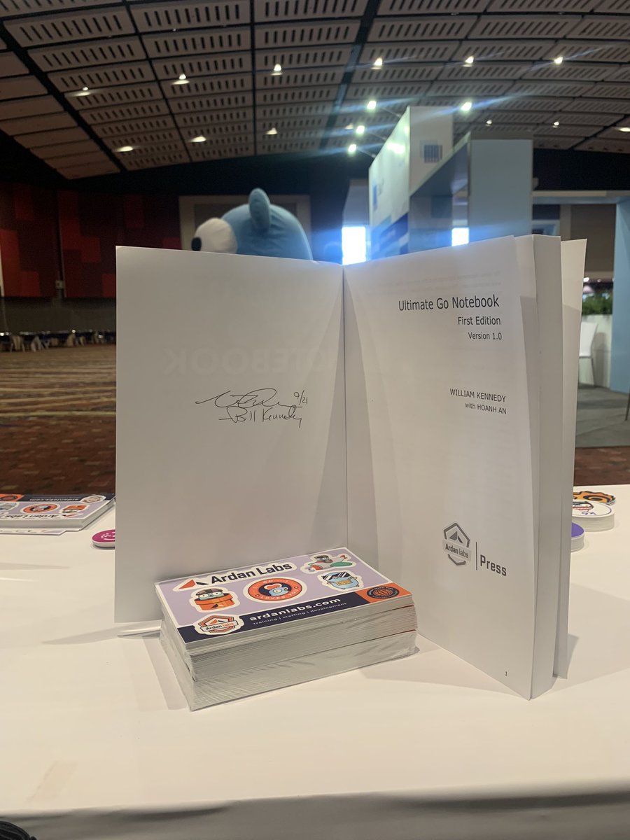 ardanlabs's tweet photo. Hey #GopherCon! Today @ 3pm we’re giving away 2 signed copies of our #UltimateGo Notebook 📓
❤️LIKE AND RETWEET TO WIN❤️
#golang https://t.co/OQZk5ACg3M