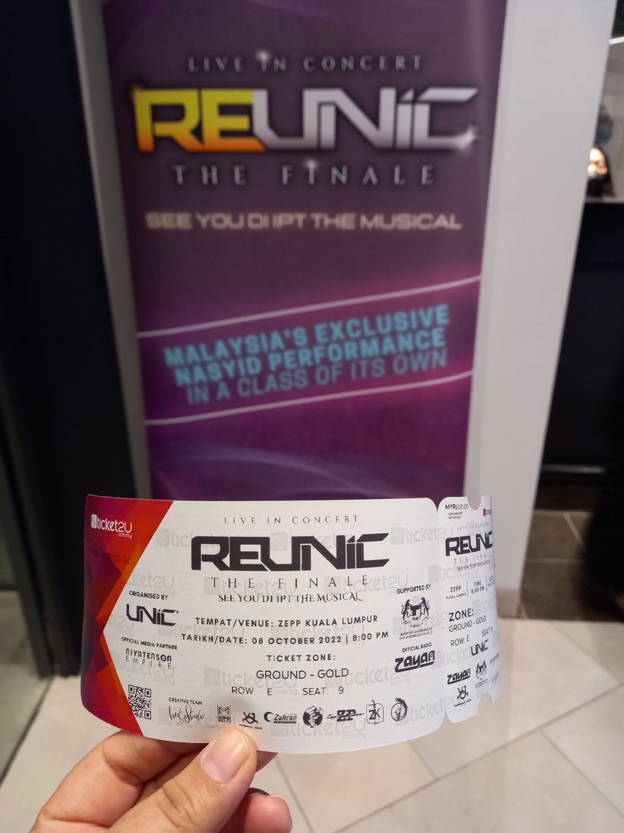sil3ntmod3's tweet photo. Alaaaa betul ke ni #reUNIC yg finale?? Knp pulak...nak lagi....😭 cannot move on. kata #demikebangkitannasyid. Ni dah bangkit xkan nak baring balik. Huhu. Kbye im having post concert syndrome rn. https://t.co/F4YnrxPKka