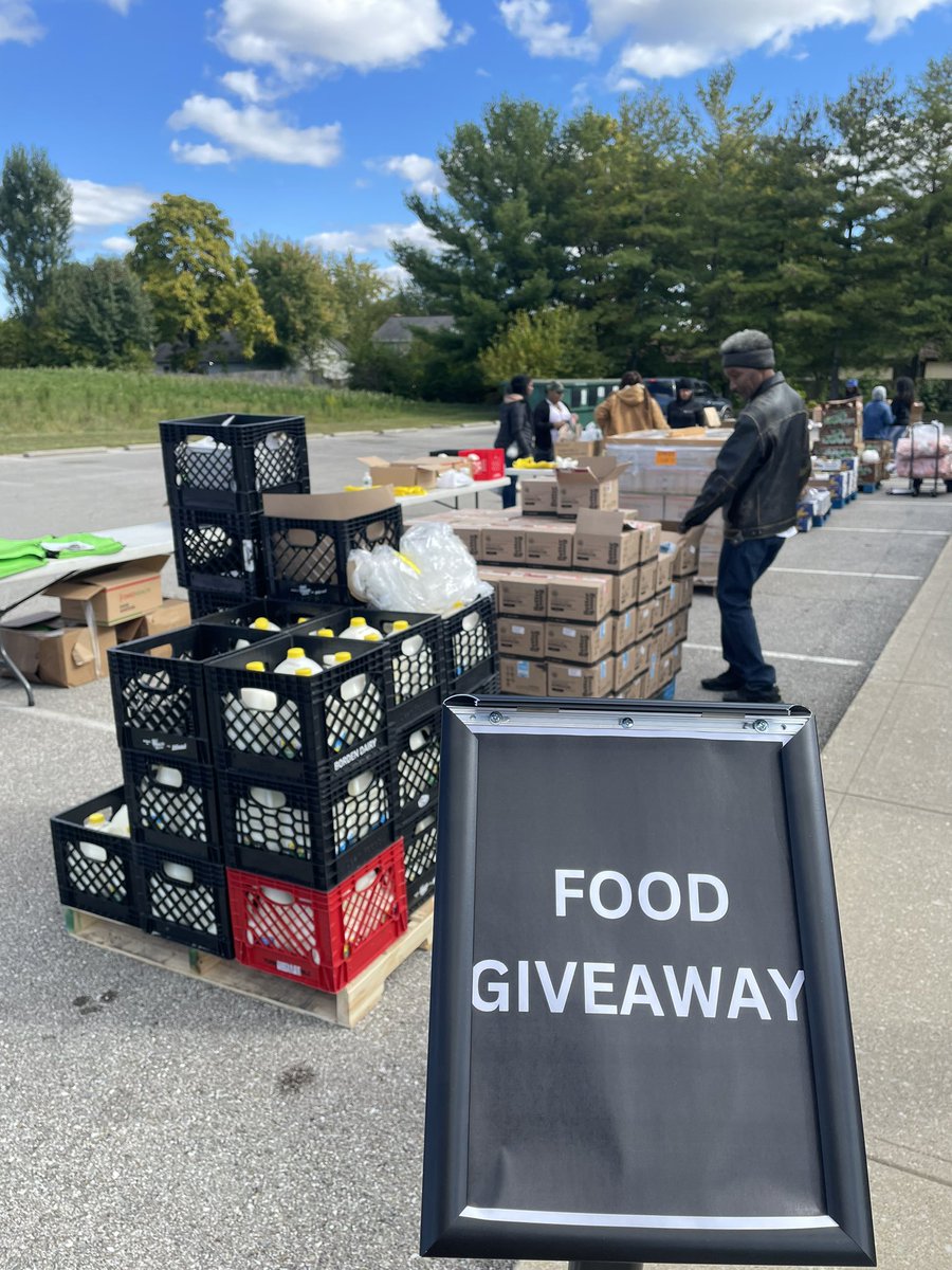 Sunny_InTheCity's tweet image. @IndyOPHS Division is serving Pike Township today here at 5665 Lafayette Road until 2PM. 
Free, Nutritious FOOD for all. #IndyOPHS #FoodAccessCoalition thank you #AmazonAccess and our amazing DCNFP