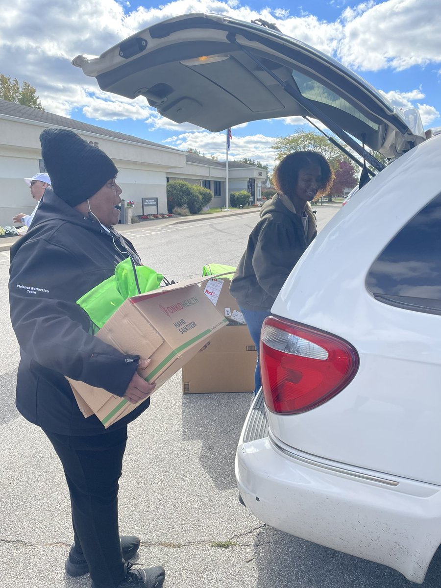 Sunny_InTheCity's tweet image. @IndyOPHS Division is serving Pike Township today here at 5665 Lafayette Road until 2PM. 
Free, Nutritious FOOD for all. #IndyOPHS #FoodAccessCoalition thank you #AmazonAccess and our amazing DCNFP