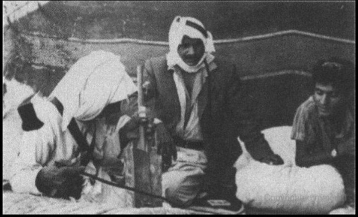رجل بدوي يعزف على الربابة
بادية النقب 1965_1975.