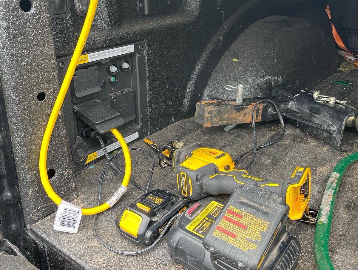 chrisdalzeel's tweet photo. Side note: thanks to my @FordCanada F-150 Powerboost, I was able to power my house (mainly fridge, microwave, toaster, coffee machine, etc.) for a solid 7 days with NO issues! AND, literally on one tank of fuel! Who needs a generator when you have  a truck from @FairIsleFord? https://t.co/9ZS5kZkVxU