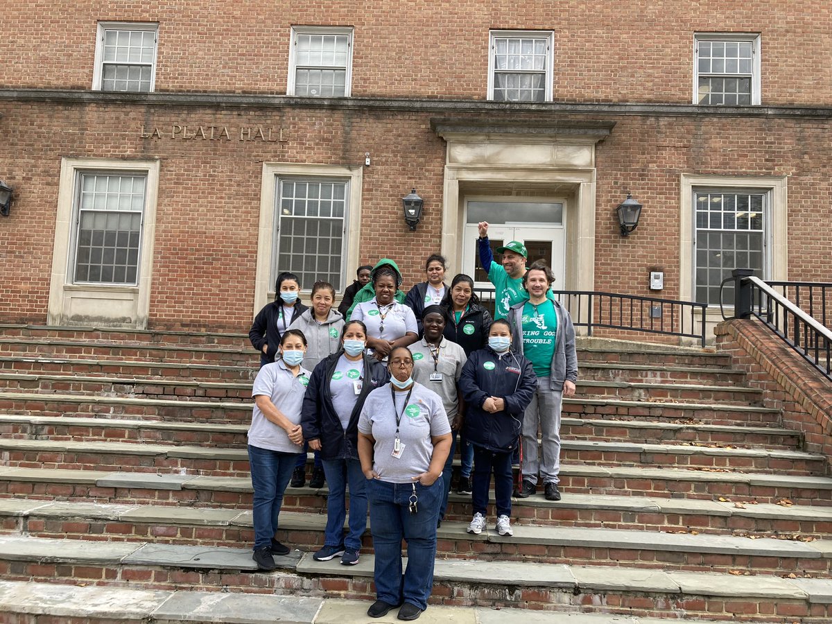 AFSCMEMaryland's tweet photo. @afscmelocal1072 members made sure thousands of UMD families knew we were fighting for a fair contract @TerpsFootball game against Purdue.  Students, parents, and alumni took flyers and stickers to support workers. https://t.co/gDr7Z3XMUe