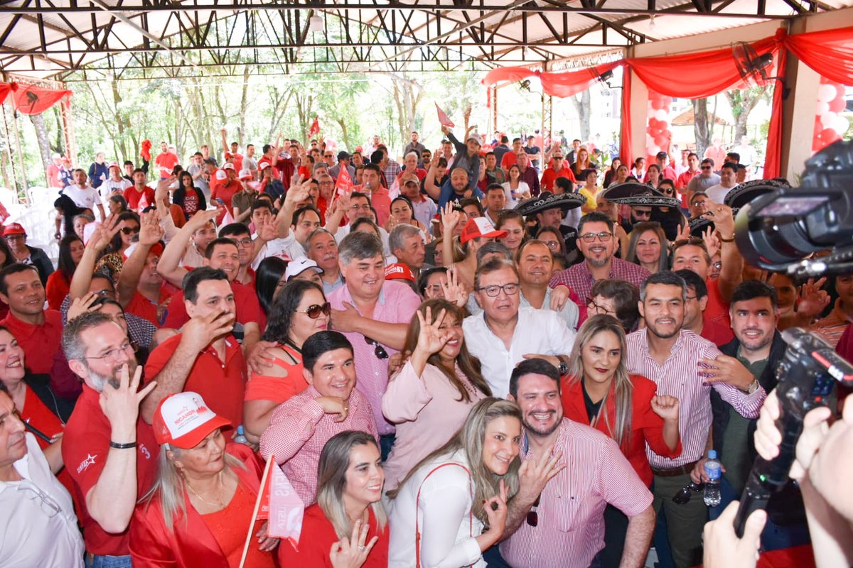 LinksPolitica's tweet photo. La gran dirigencia de #AltoParanรก vibrรณ con el multitudinario encuentro Republicano en el Club Acaray de Ciudad del Este con presencia de @NicanorDF, candidato a Miembro de la Junta y el futuro Gobernador @CarlosPallarola.
@ArnoldoWiens #PresidentePy
@MaritoAbdo PresidenteANR๐ฉ https://t.co/VVSYvBLzSA