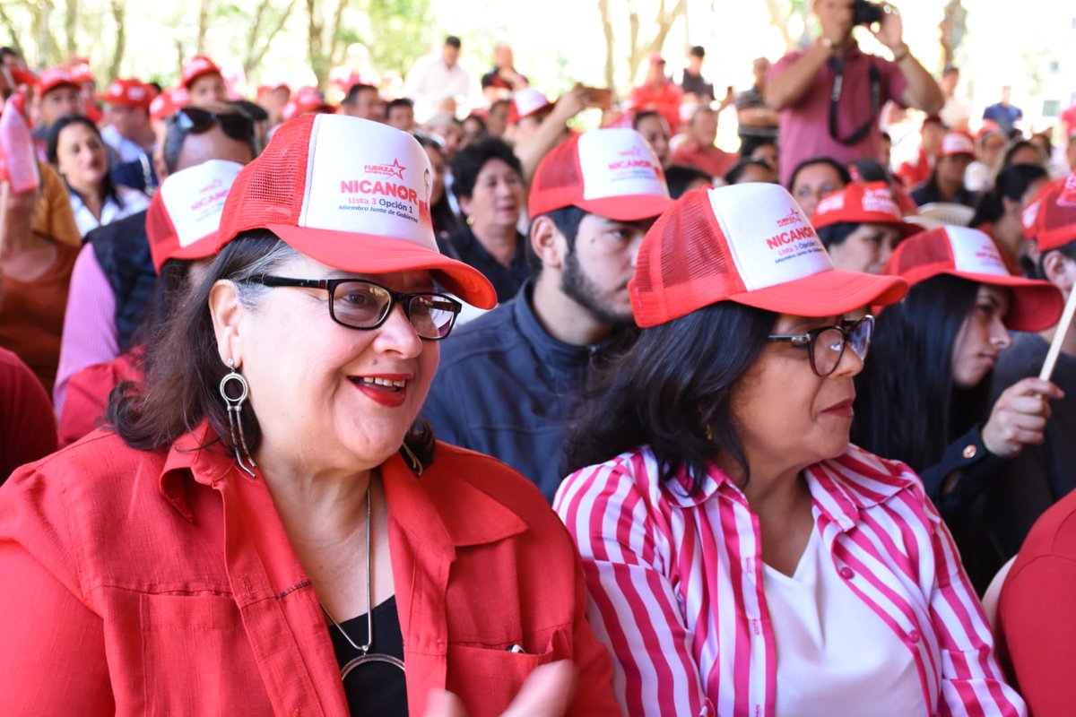LinksPolitica's tweet photo. La gran dirigencia de #AltoParanรก vibrรณ con el multitudinario encuentro Republicano en el Club Acaray de Ciudad del Este con presencia de @NicanorDF, candidato a Miembro de la Junta y el futuro Gobernador @CarlosPallarola.
@ArnoldoWiens #PresidentePy
@MaritoAbdo PresidenteANR๐ฉ https://t.co/VVSYvBLzSA