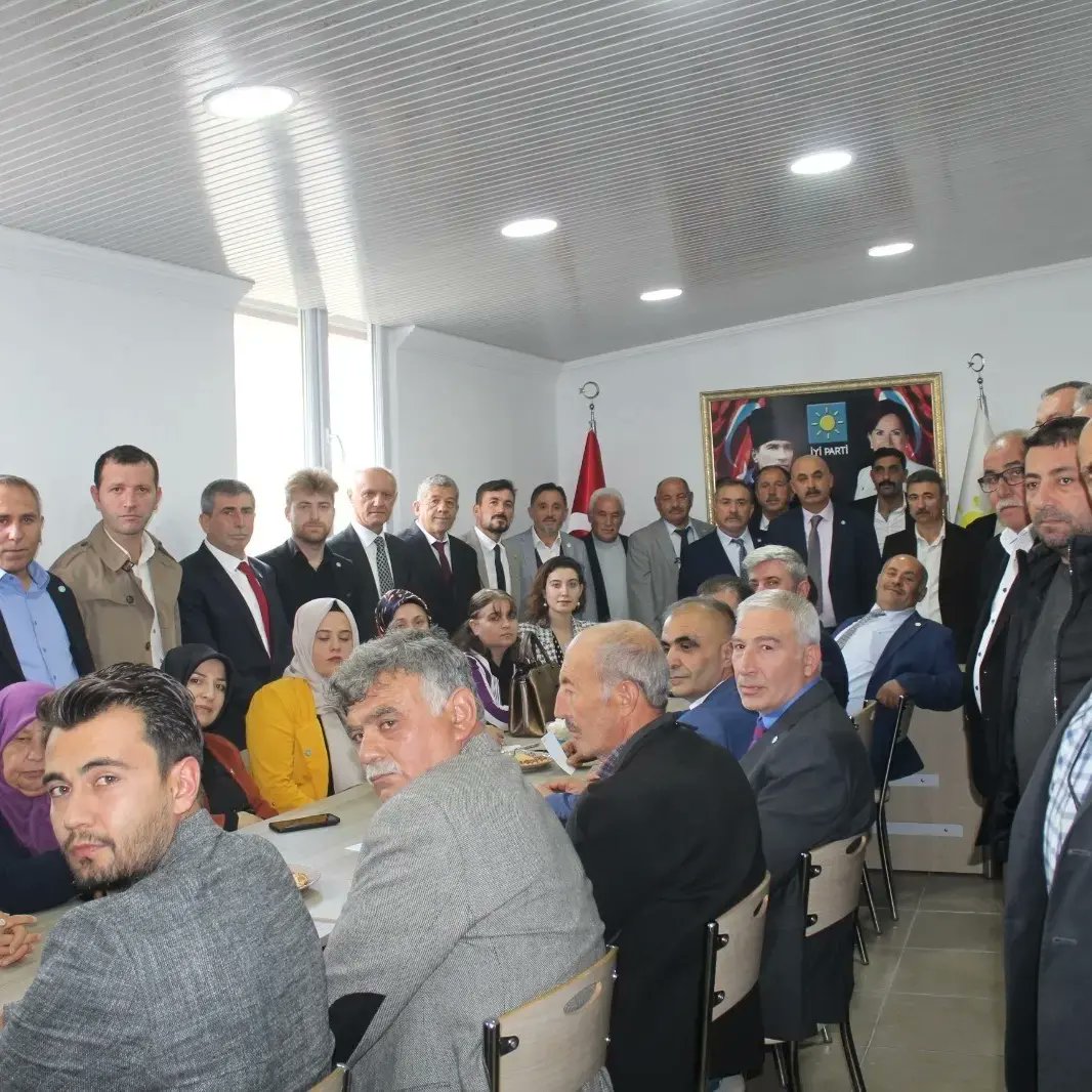 iyiparti_yozgt's tweet photo. 08.10.2022 tarihinde toplanan İl Yönetim Kurulunun aldığı karar doğrultusunda İl Başkanlık Divanı görev dağılımı yapılmış olup; görev alan üyelerimize başarılar diler, Yozgat halkına hayırlı ve uğurlu olmasını temenni ederiz.
    BÜNYAMİ KATİPOĞLU
  İYİ Parti Yozgat İl Başkanı https://t.co/U0kV0JFMgU
