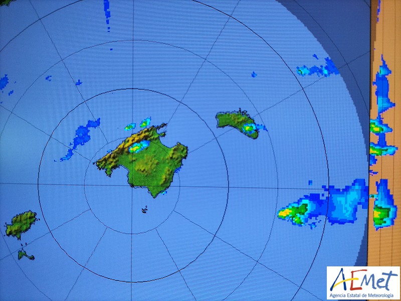 Tormentas en el Raiguer #Mallorca y en Maó #Menorca. Radar: aemet.es/es/eltiempo/ob…
