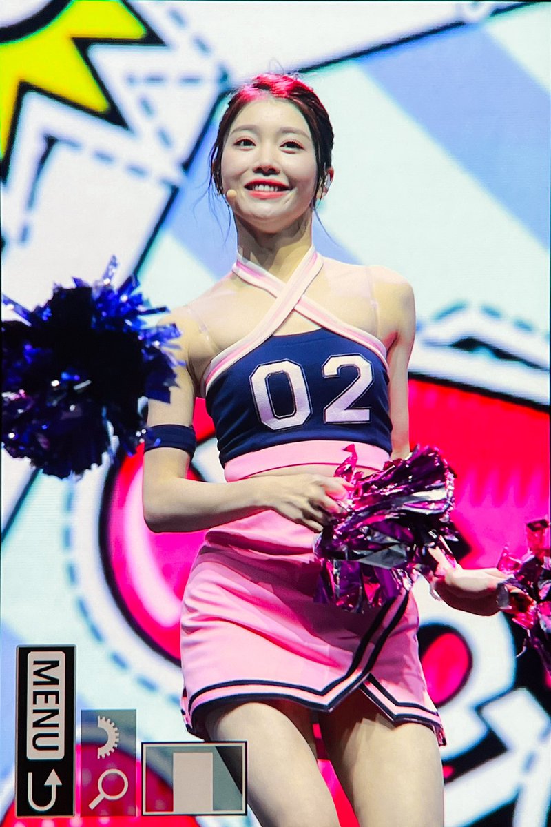 cheerleader xiaoting, then and now

still the same smile😭