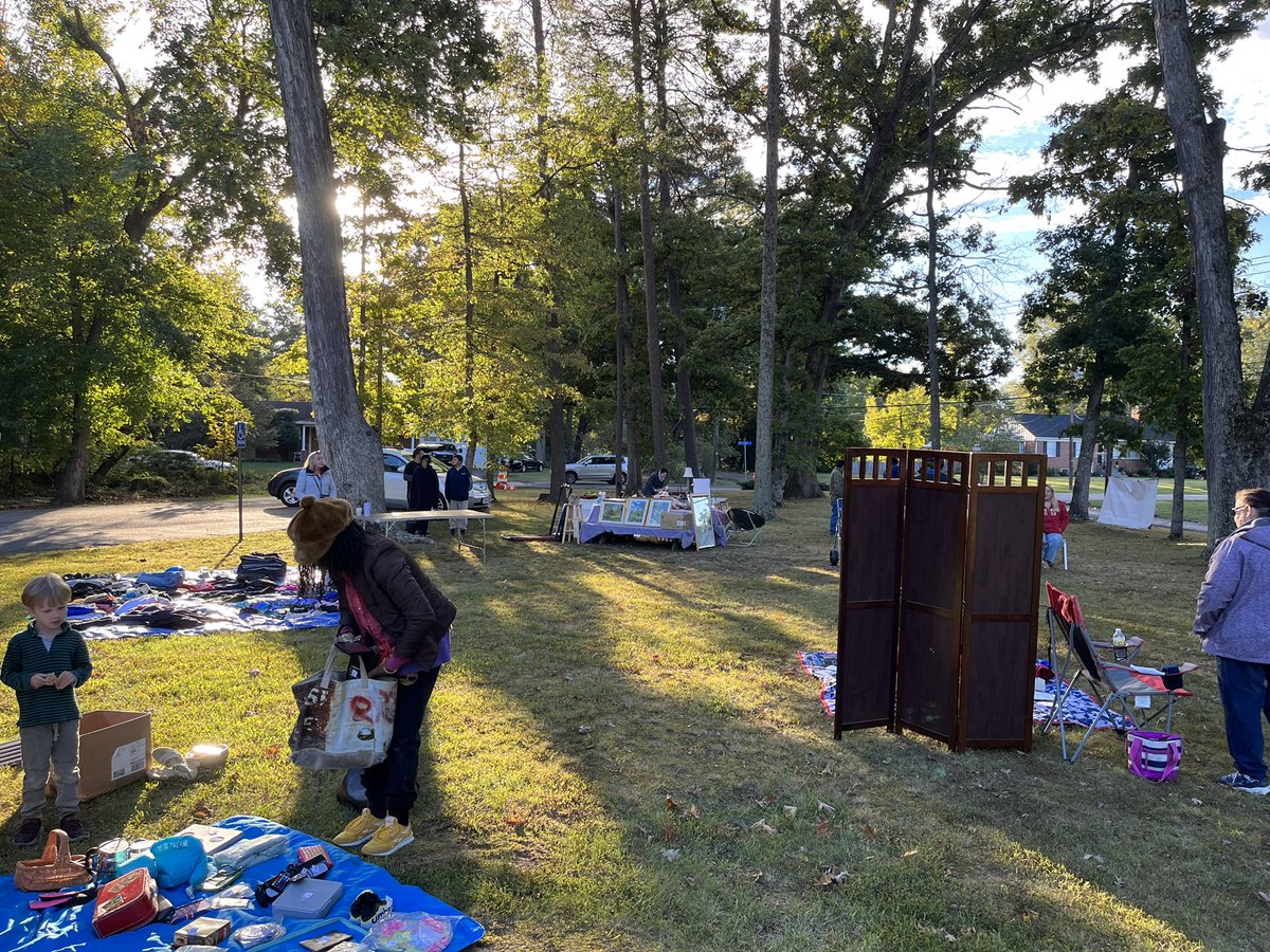 EpiphanyLuthMV's tweet image. Yard sale today at Epiphany! Come join neighbors and friends on the lawn and find or share a treasure! Free coffee, we’ll be here until noon.