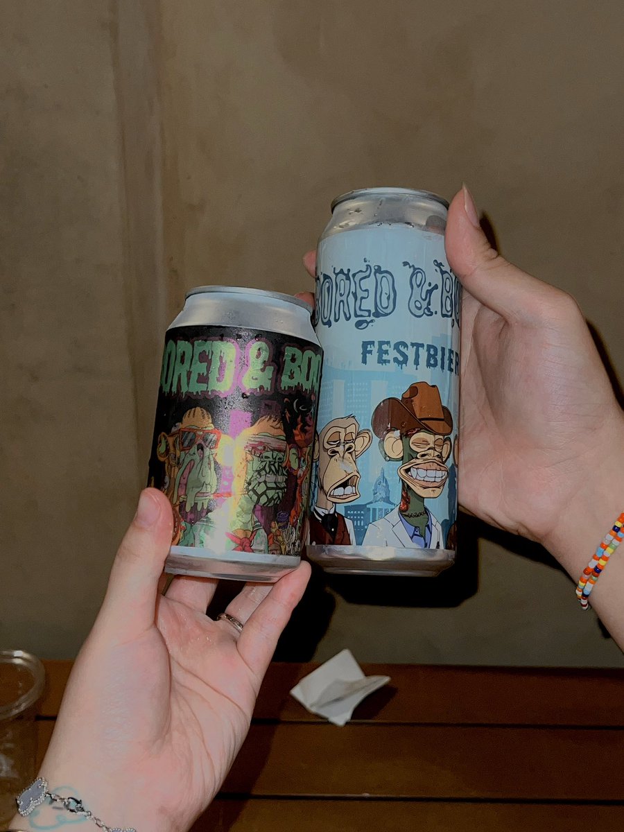 0xkuromi's tweet image. Amazing Ape crowd at #APEHOUSE Singapore today. Thank you @jayefunk for hosting 🫡

Good beer, good apes.