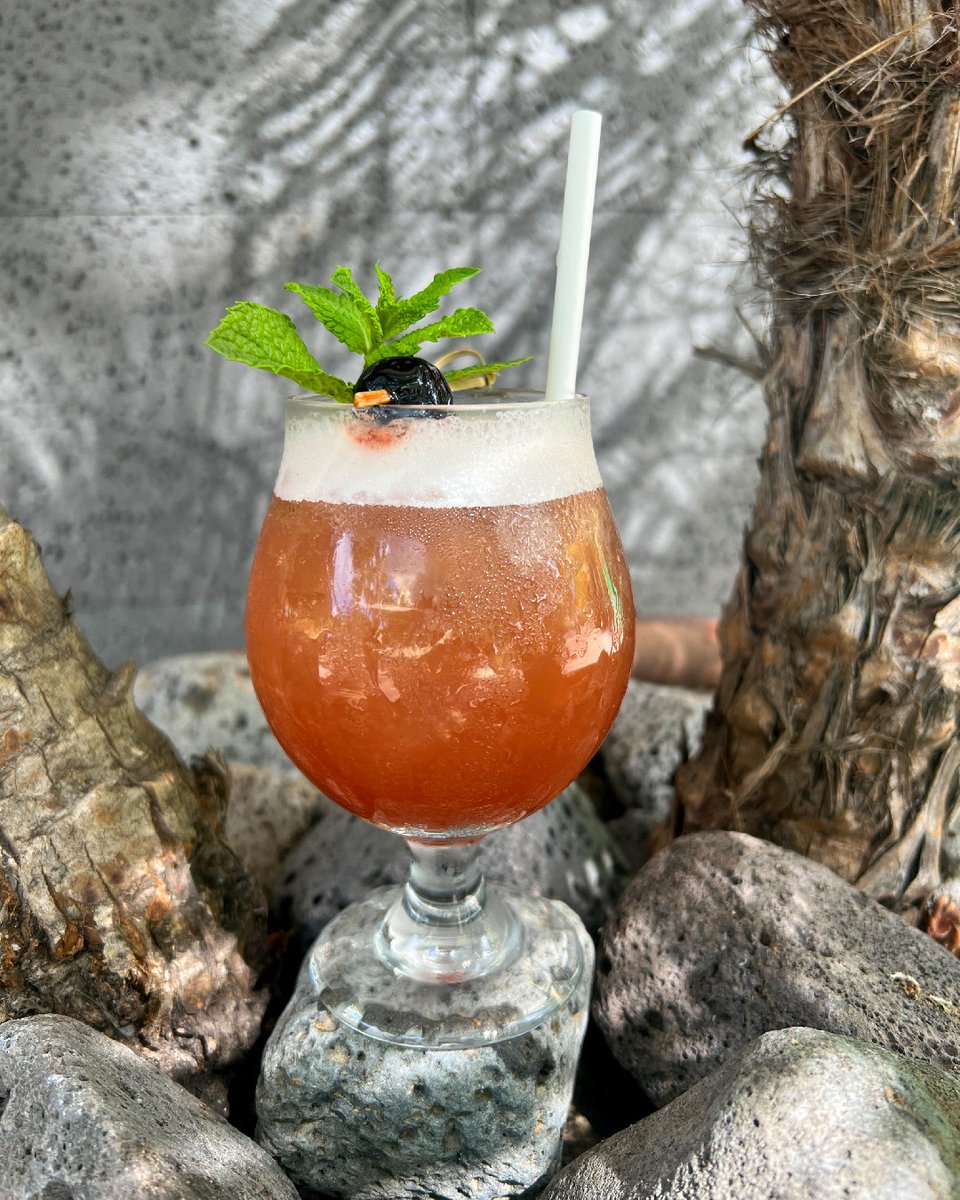 KupuSpirits's tweet photo. Limited-time specialty cocktails at @mauibrewingco Kailua!

Jungle Flower 🌺 Koloa Spiced Rum, Kupu Amaro, pineapple, lime, &amp; simple

Kupu Kiss 💋 Kupu Gin, lavender, &amp; lemon juice, topped with MBC ginger beer

Makani Flyer 🛩️  Kupu Whiskey, Kupu Amaro, Aperol, &amp; lemon https://t.co/xIu6afNkuS
