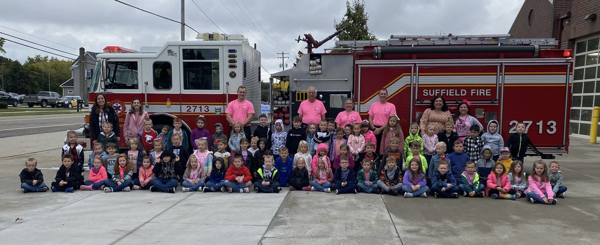 MissKear_K3's tweet photo. Thank you so much @DeptSuffield for an amazing visit and rocking your pink💕! We learned so much and LOVED seeing the House!#firesafety #LoveSuffield #KearsKinders #inOctoberwewearpink #supportsquad @SuffieldE https://t.co/8LP016aGbD
