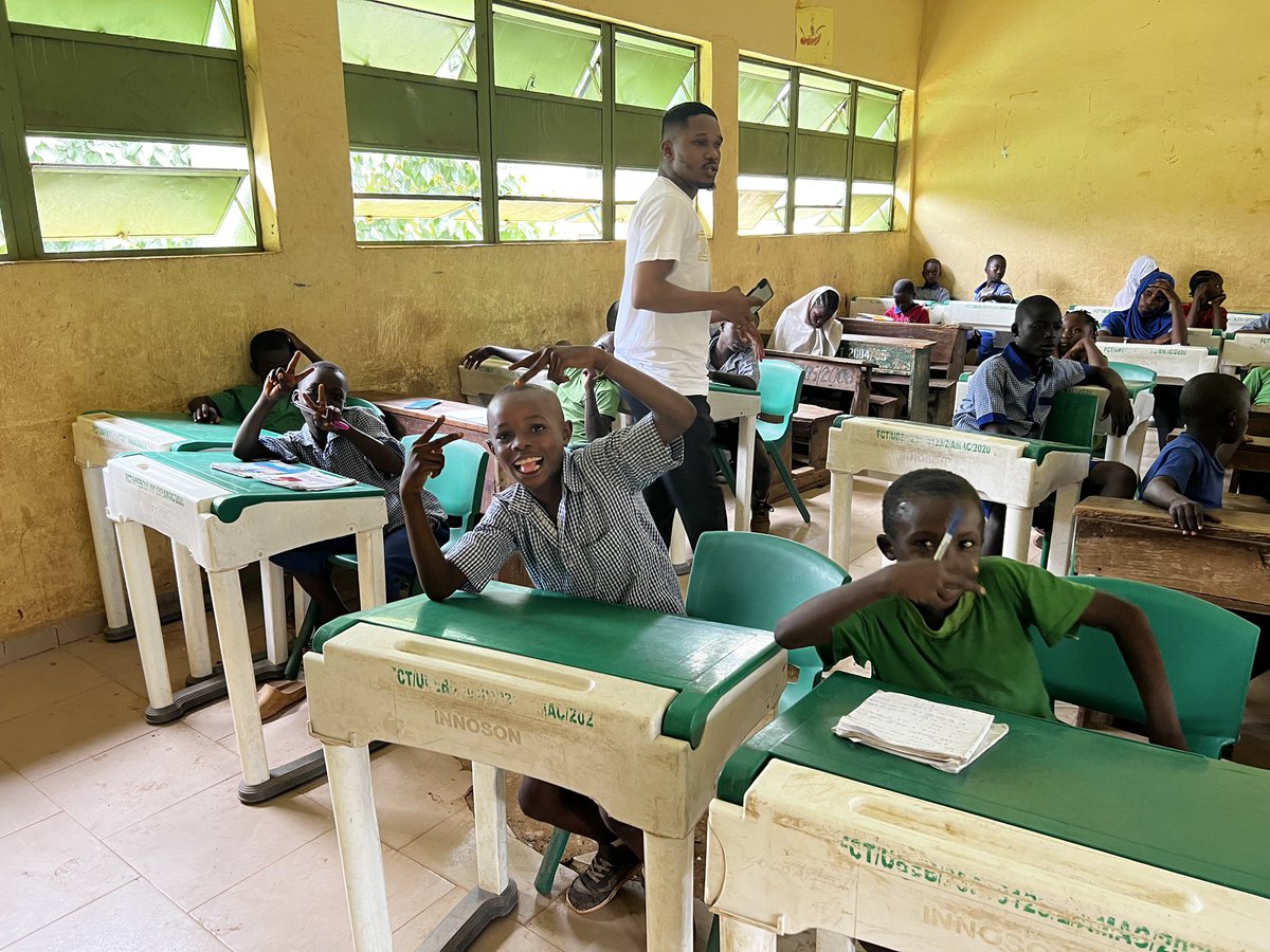 SamoraFortune's tweet photo. Aside the prizes that were won, scholarships were given out to about 10 - 15 students. 

All students from Primary 1- 6 went home with a minimum of 5note books and A pen. https://t.co/2H0ZsUpv7v