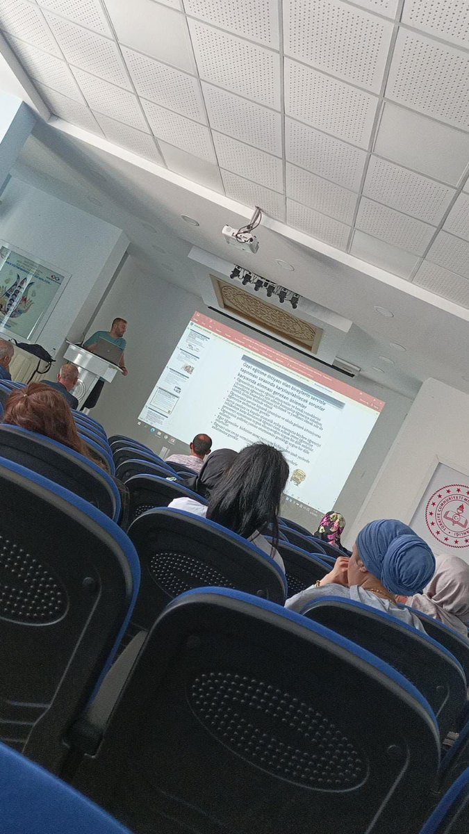 ArtukluRam's tweet photo. Okul Servis Araç Sürücüleri ile Rehber Personele  yönelik Özel Eğitim Bilgilendirme Kursu Özel eğitim Öğretmenimiz Musa Çelik tarafından  verildi. @tcmeb @MebOrgm @Cemal_Ozdemir67 @Murat69_Demir @mehmeteminduya1 @MESUTADIYAMAN @MusaMusacelk19 https://t.co/L6uPmDpgAA