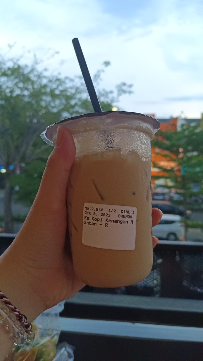 nonameeee21's tweet photo. Oke skrg saya tau kalo wangi/bau itu punya kenangan. Dan wangi di kopi kenangan itu kaya film yg diputer isinya dia semua :) https://t.co/VlDZsAcCjo
