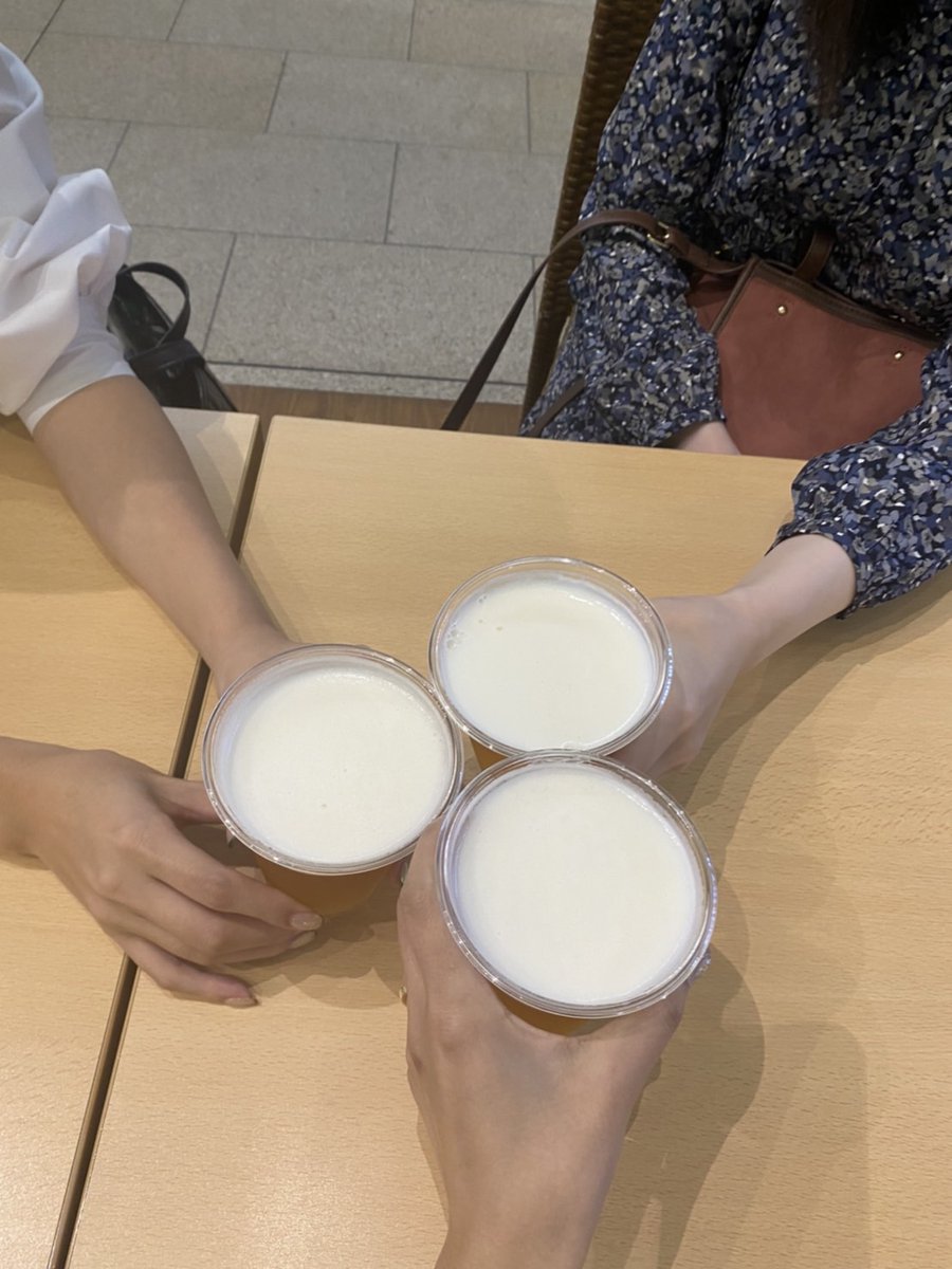 megumi_sek's tweet photo. @gusdl210 @100per_jonari
@100per_hyukjin
~콘서트가 끝난 5분 후~
\오츠카레섬머나잇🍻/
도코 공연 수고했어요!!
너무 즐거운 시간을 보내서 행복했어요😊
내일 본사에서 만나요♥️ㅎㅎ
#FAVE1 #1_chu https://t.co/2vAhSBdoaz