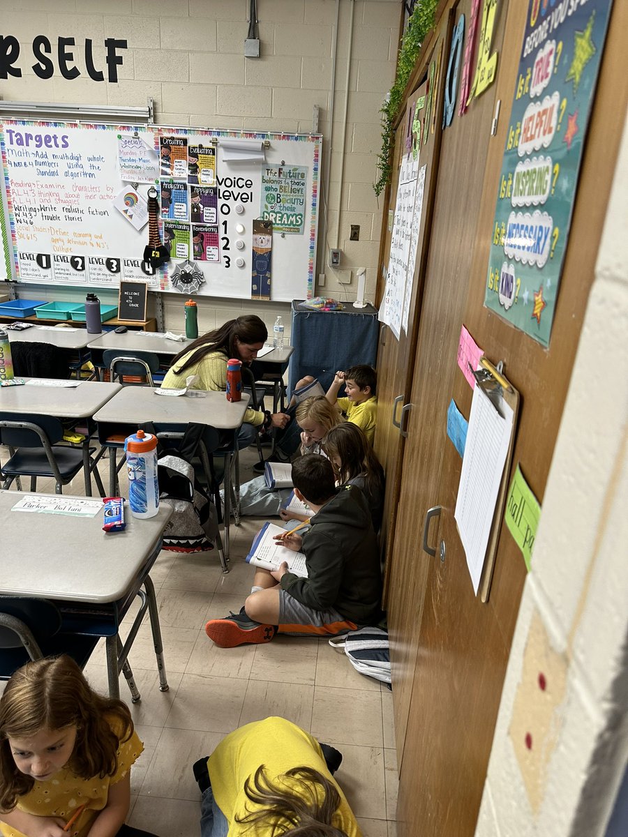 BTPSLearns's tweet photo. Ss in Ms. Christopher’s 4th gr class @MESJaguars enjoying math  #MyiReady  collaboration is 🔑 https://t.co/aL01iIEeOx