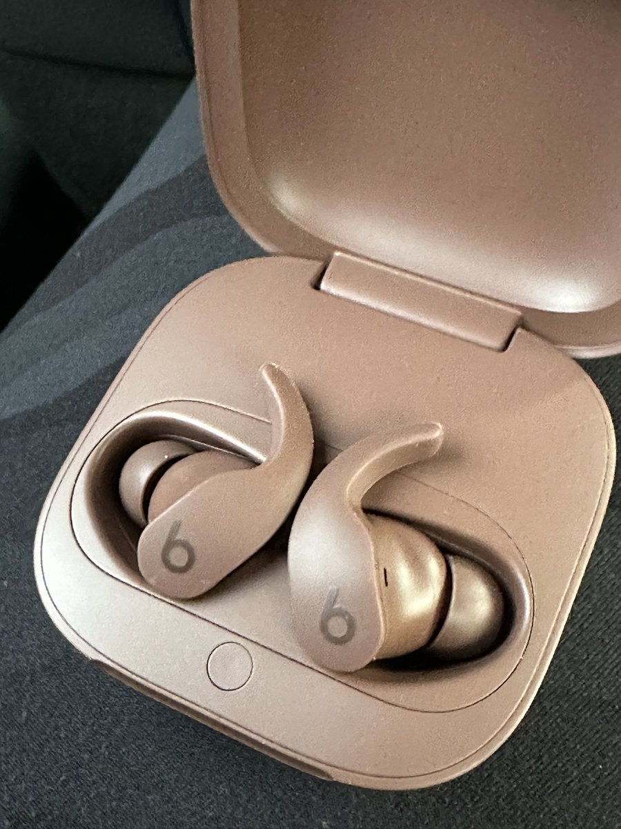 jesssicadeee's tweet photo. Theyβre stunning π€©
@KimKardashian @beatsbydre
#beatspro #KimKardashian https://t.co/w1AdyKacxa