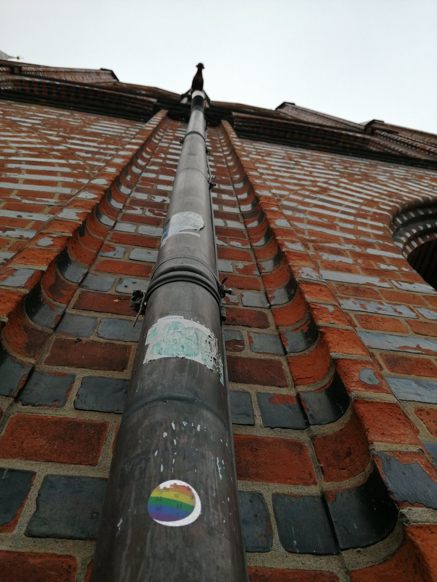 Zartesbitter's tweet photo. Glitzerdeko am Rathaus in Stralsund #WikiCon22 #wikicon https://t.co/Ab5oFzZSNP