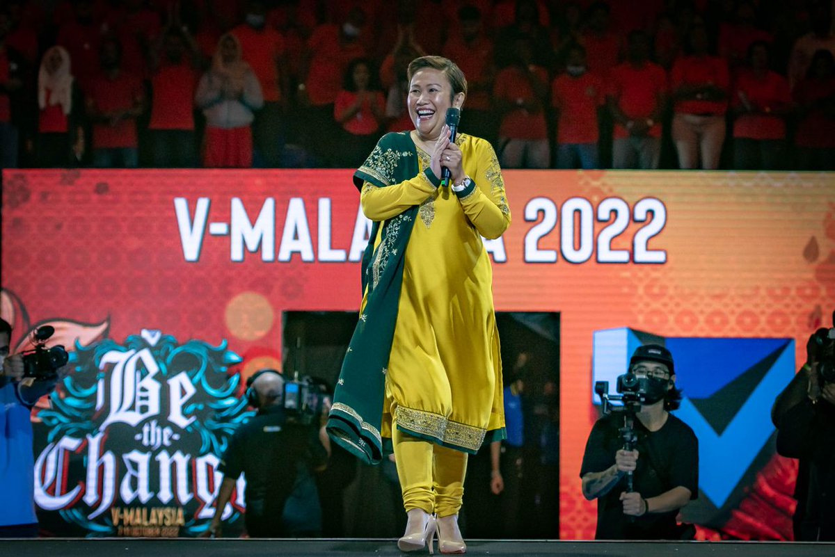 QNetOfficial's tweet photo. QNET Deputy Chairperson Malou Caluza and Chief Strategy and Transformation Officer Trevor Kuna sharing our story on #VMALAYSIA2022 stage. We keep our promises and we're here to stay.
#qnetpromise #qnet https://t.co/c2nepm4wwJ
