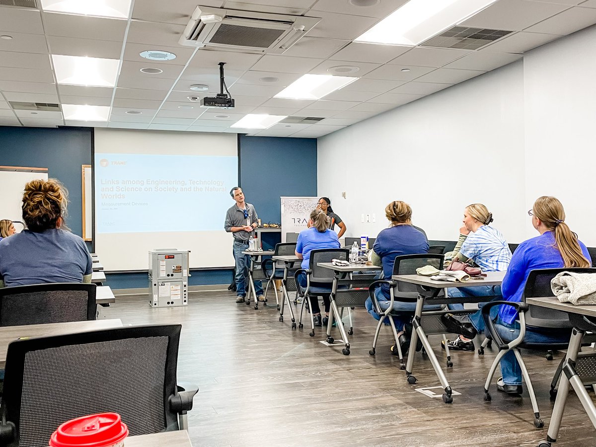 Annie Head tweet media