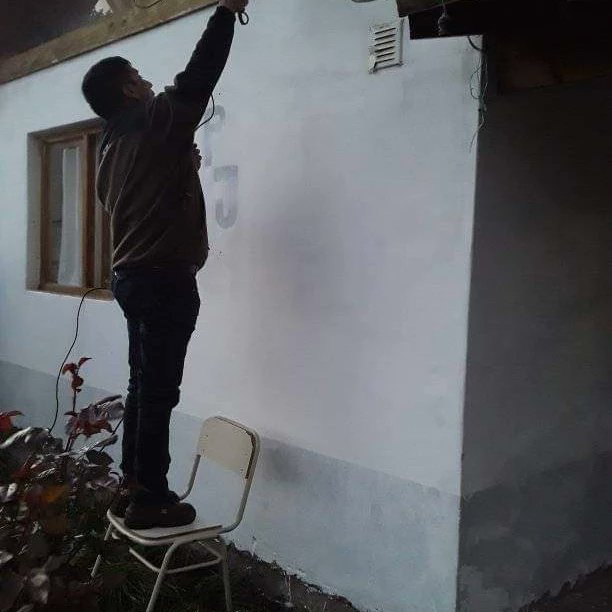 PJElHoyo's tweet photo. En la tarde de ayer, los compañeros y compañeras nos juntamos a pintar y embellecer el frente de nuestra sede.

#pj #pjelhoyo #pjchubut https://t.co/xuvF1EkGHt