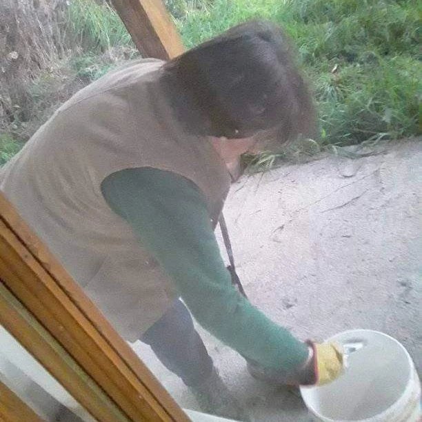 PJElHoyo's tweet photo. En la tarde de ayer, los compañeros y compañeras nos juntamos a pintar y embellecer el frente de nuestra sede.

#pj #pjelhoyo #pjchubut https://t.co/xuvF1EkGHt