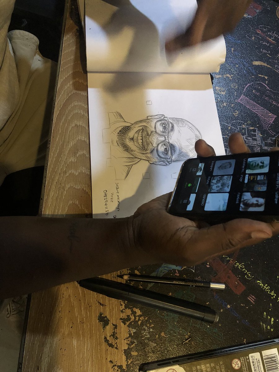 BarashaOfficial's tweet photo. This dude bumped into me and said: 

‘would you let me sketch you?’

And that was it….

Fascinating experience💯 https://t.co/x2Whu6rwfe