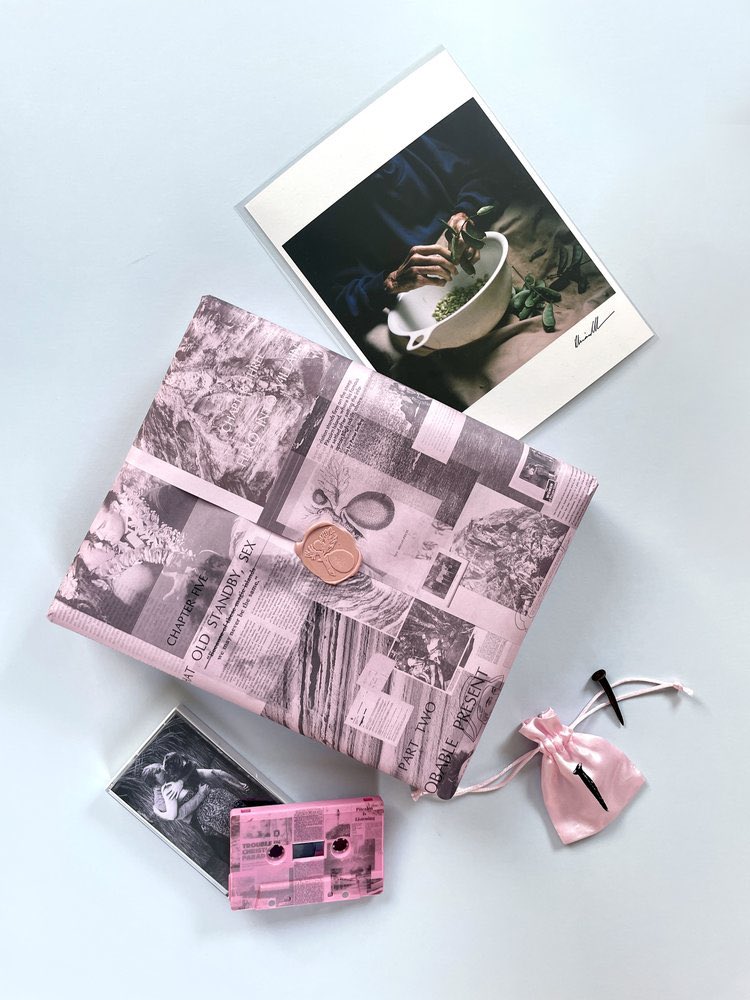 Book signing today - 6:00PM <a href="/paintworksevent/">paintworks events</a> <a href="/BopBristol/">BOP_Bristol</a> with <a href="/PressBlow/">BLOW UP PRESS</a> - #martinparrfoundation <a href="/The_RPS/">The Royal Photographic Society</a> ❤️ #bristol #photobook