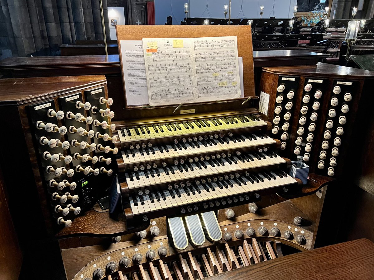 Here again! Such a treat every time. Drafted in for some loud Vierne nuptials this afternoon!