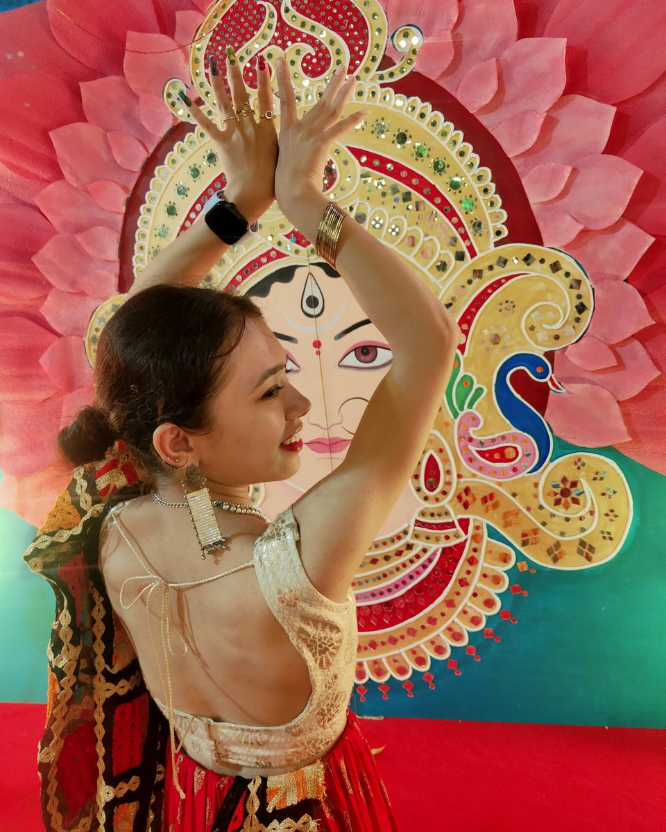 imqueenssecret's tweet photo. Haan Mujhe Pyar Hai Tumse Haan!😍
Tujhme Hi Toh Mera Jahan..💫
Manhari Tanhari Sukumari Priyatama🌹
#queenssecret #SaturdayVibes #navratri2022 https://t.co/Tg3WSX2AES